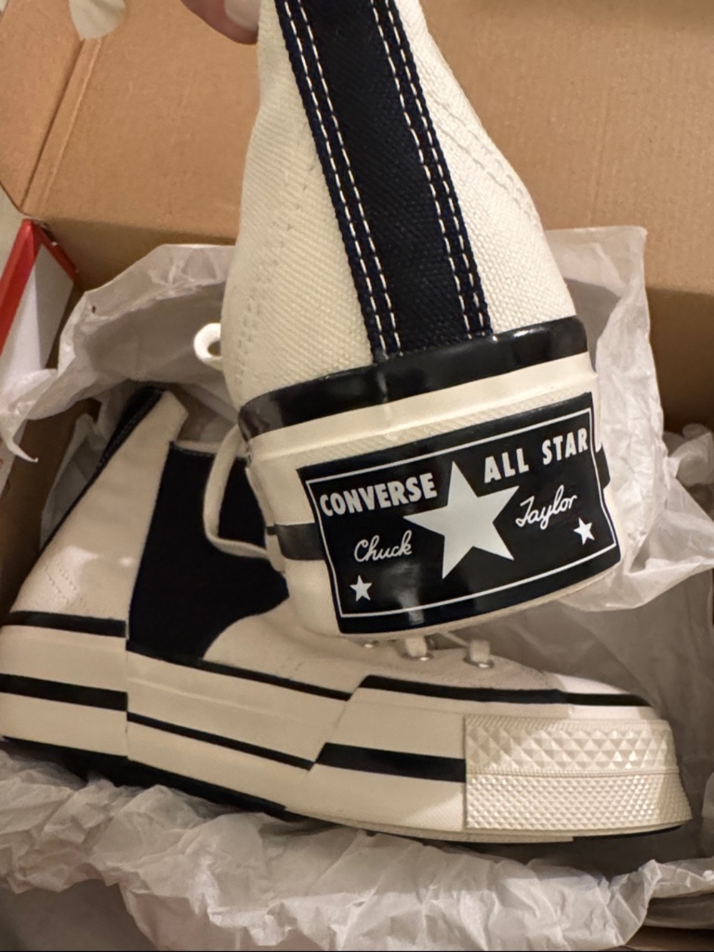 Converse unisex Two-Tone High Top Sneakers - Black & Cream - Picture 6 of 10